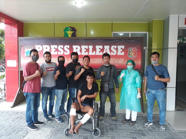 Petugas Polsek Medan Barat menangkap diduga pelaku pencurian dengan kekerasan. Foto: Istimewa