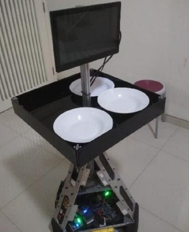 Prototipe Robot Nakes yang akan resmi dirilis dua minggu lagi untuk menggantikan tugas perawat mengantar makanan, dan mengecek suhu tubuh pasien COVID-19. Foto-foto : Amanah Nur Asiah/Basra