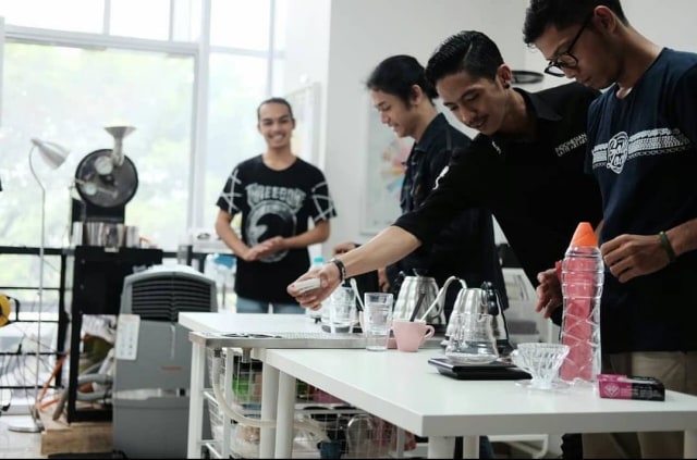 Indonesian Latte Art Artist di event local competition. Foto: Ardian Maulana