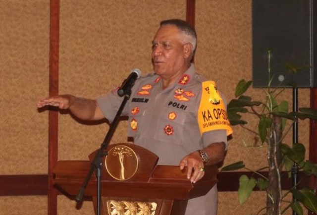 Kapolda Papua Irjen Pol Paulus Waterpauw saat memimpin rapat terbatas pengamanan di areal PT Freeport Indonesia. (Dok: Polda Papua)   