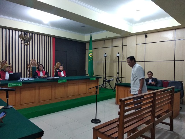 Tahir saat menjalani sidang putusan di Pengadilan Tipikor Jambi. Foto: Yovy Hasendra