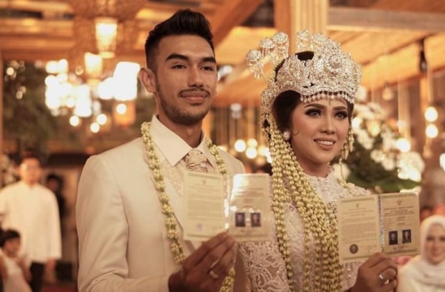 5 Potret Kenangan Raya Kitty dan Suami Sebelum Dikabarkan Cerai (323384)