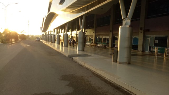Penerbangan komersil dihentikan, Bandara Deo Sorong tampak sepi, foto : Yanti