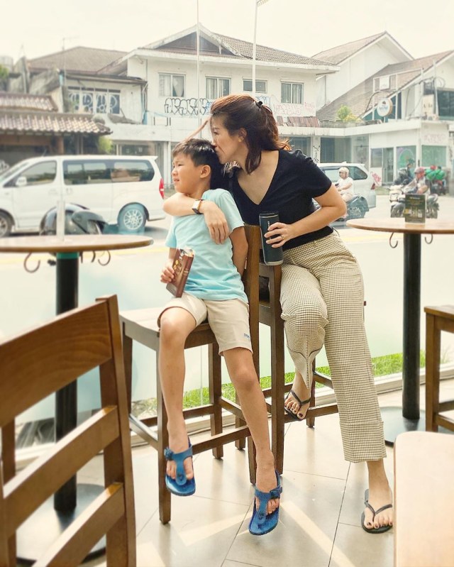 Semangat Pantang Menyerah Agatha Suci Asuh Dua Anak yang Miliki Autisme (11828)