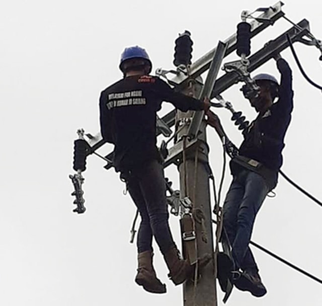 Mitra PLN  PT HEN Tetap Siagakan Petugas Bangun Jaringan 