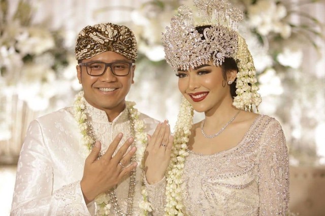 5 Potret Pesta Pernikahan Mewah Rica Andriani yang Digelar saat Marak Corona (93672)