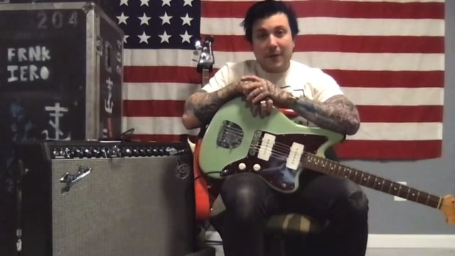 Biar Produktif di Rumah Aja, Frank Iero Ajarin Main 2 Lagu My Chemical Romance (5227)