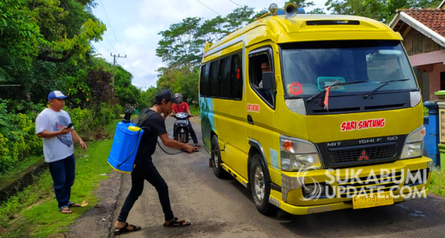 Baksos sopir dan pemilik travel di Ciracap, Kabupaten Sukabumi dalam melawan Corona, Kamis (2/4/2020). | Sumber Foto:Ragil Gilang