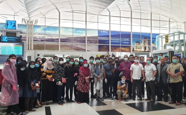 Suasana pemulangan warga negara malaysia di Bandara Internasional Kualanamu, Deli Serdang. Foto: Istimewa