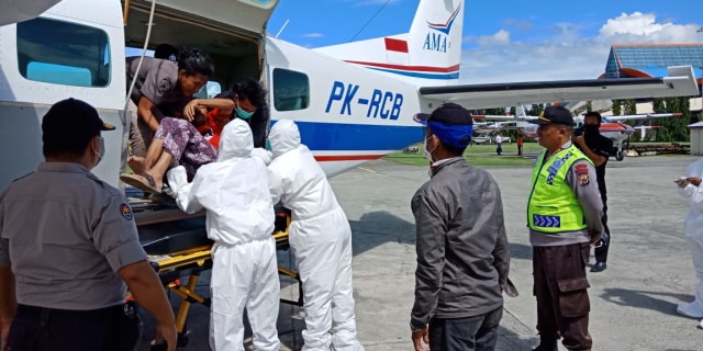 Kasat Lantas Polres Mamberamo Tengah yang sakit stoke dan dievakuasi dari RSUD Lukas Enembe Kobakma ke RS Bhayangkara Kota Jayapura. 