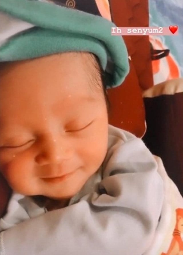 5 Potret Menggemaskan Aden Arliando, Anak Mandra 'Si Doel' yang Baru Lahir (572323)