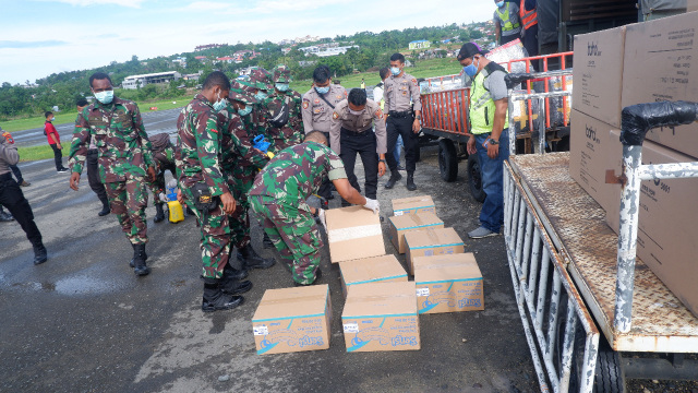 Bantuan APD dan Masker tiba di Bandara Rendani Manokwari foto Istimewa
