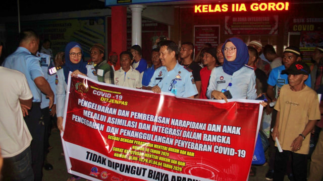 Sebanyak 46 warga binaan di Lembaga Permasyarakatan (Lapas) Kelas II A Kota Gorontalo dibebaskan. Jumat, (3/4). Foto: Dok banthayo.id (Rahmat Ali)