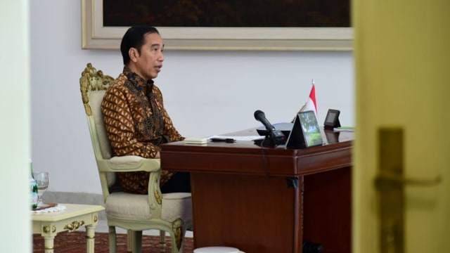 Presiden Jokowi memimpin ratas melalui sambungan video di Istana Negara, Jakarta. Foto: Dok. Biro Pers Setpres
