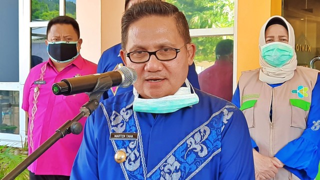 Wali Kota Gorontalo, Marten Taha. Jumat, (3/4). Foto: Dok banthayo.id (Wawan Akuba)
