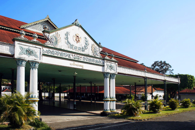 Keraton Kesultanan Ngayogyakarta Hadiningrat di Yogyakarta (sumber foto:Gunawan Kartapranata/wikipedia https://id.wikipedia.org/wiki/Kesultanan_Ngayogyakarta_Hadiningrat)