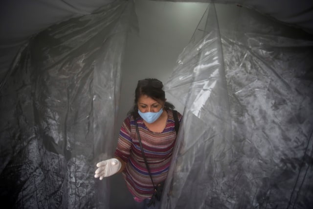Ilustrasi bilik disinfektan Foto: REUTERS/Daniel BecerrilAntara Foto/Fauzan/ via REUTERS