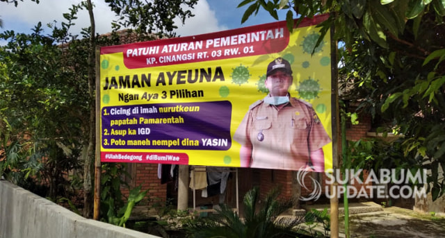 Spanduk imbauan dalam bahasa sunda inisiatif dari Ketua RT di Desa Nagraksari Kecamatan Jampang Kulon, Kabupaten Sukabumi. | Sumber Foto:Ragil Gilang