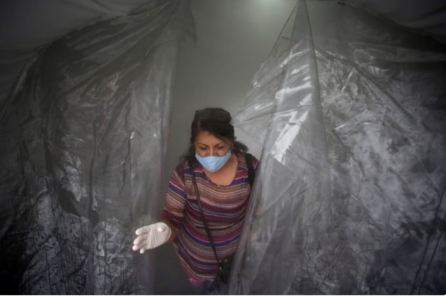 Ilustrasi bilik disinfektan Foto: REUTERS/Daniel BecerrilAntara Foto/Fauzan/ via REUTERS