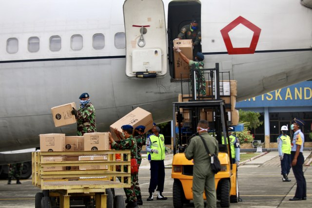 Foto: Pengiriman APD Tenaga Medis untuk Tangani Corona di Aceh (11481)