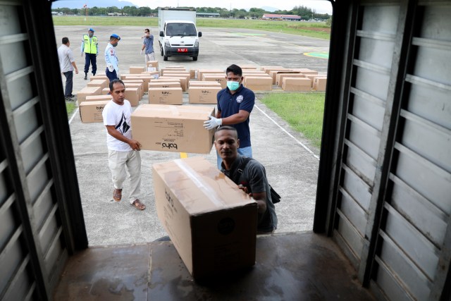 Foto: Pengiriman APD Tenaga Medis untuk Tangani Corona di Aceh (11487)