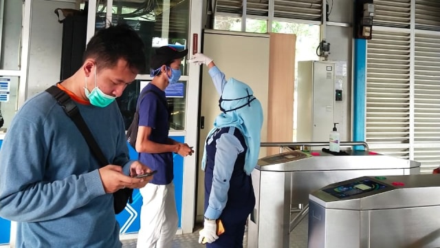 Transjakarta-Pemeriksaan suhu tubuh