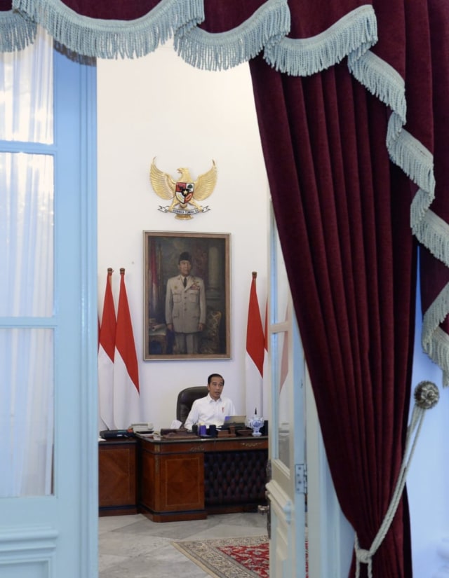Presiden Joko Widodo pimpin ratas laporan Tim Gugus Tugas COVID-19 di Istana Bogor, Senin (6/4). Foto: Dok. Kris/Biro Pers Sekretariat Presiden