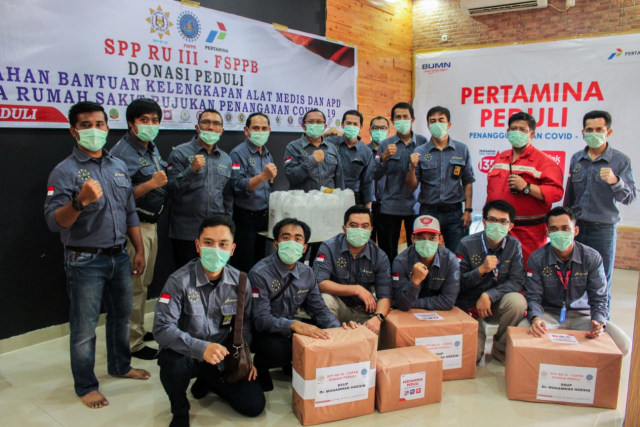 com-Pertamina salurkan bantuan APD ke rumah sakit umum di Sumatera Selatan. Foto: Dok. Pertamina
