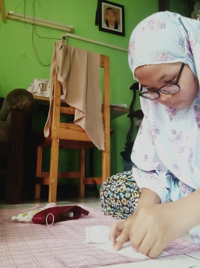 PTR - SLB membuat masker kain