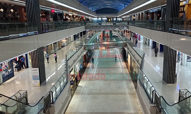 Suasana pusat perbelanjaan di Kota Manado yang sepi gara-gara adanya virus corona