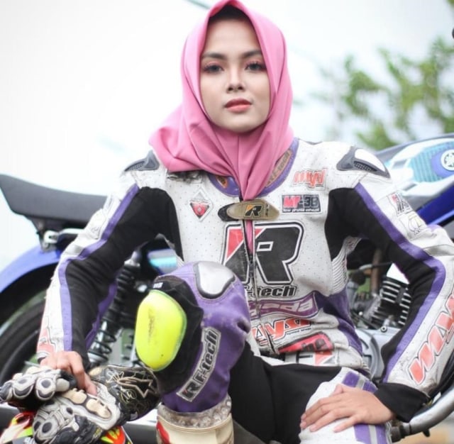 Kintan Mary, salah satu pembalap perempuan yang memiliki segudang prestasi di ajang balap motor Indonesia. Foto: dokpri/kemenpora.go.id