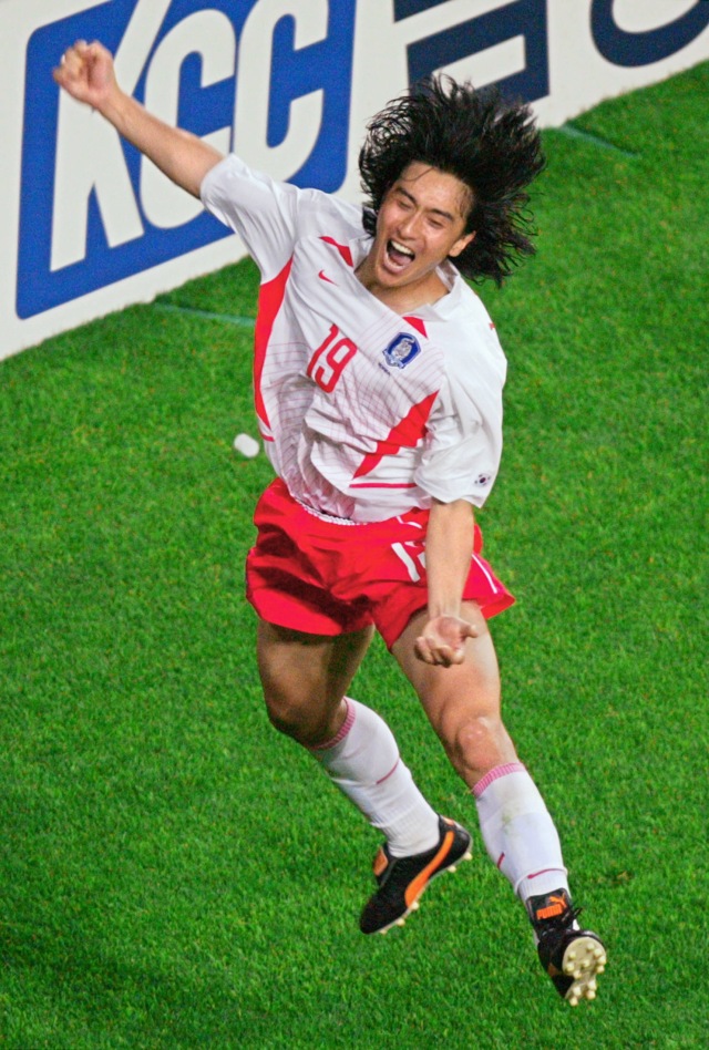 Ahn Jung-Hwan merayakan golden goal-nya ke gawang Italia. Foto: AFP