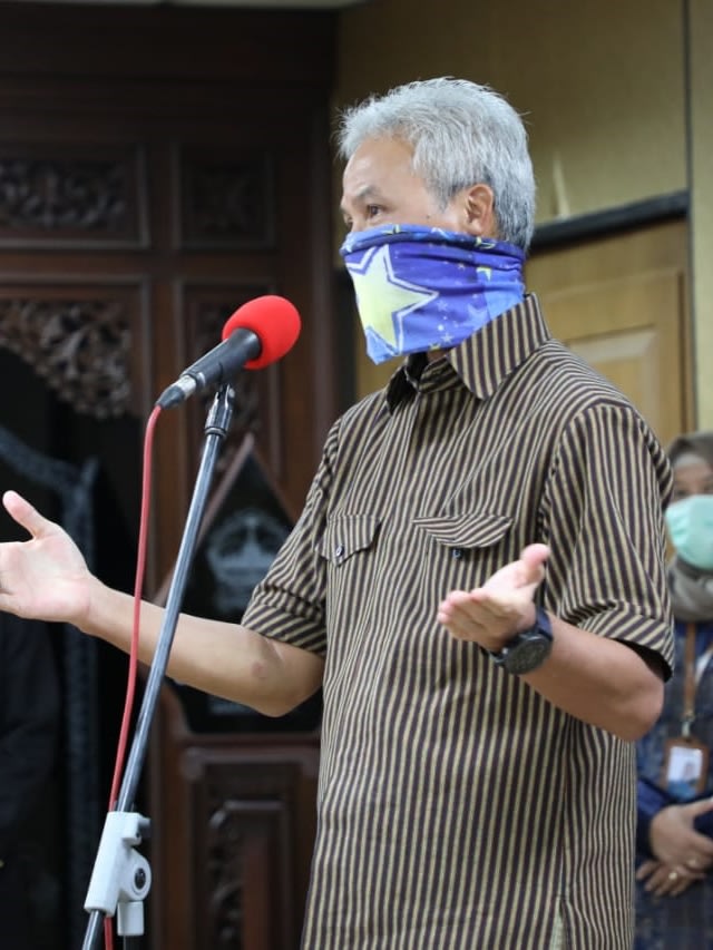 Gubernur Jawa Tengah Ganjar Pranowo saat memberikan keterangan di kantornya, Selasa (7/4). Foto: Dok. Pemprov Jateng