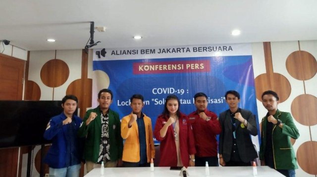 Aliansi BEM Jakarta Bersuara saat menggelar konferensi pers bertajuk "Lockdown Solusi atau Politisasi" di bilangan Kebayoran Baru. Sumber Foto : Tibunnews