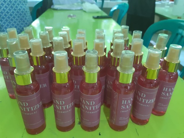 Sumbangsih SMAN 6 Malang, Bagikan Gratis Hand Sanitizer Buatan Sendiri (757292)