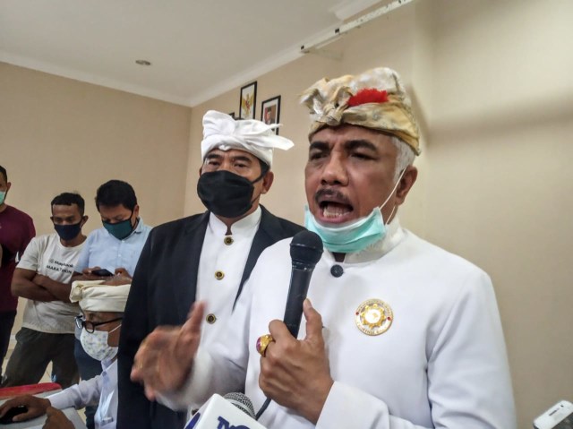 Ketua Majelis Desa Adat Provinsi Bali, Ida Panglingsir Agung Putra Sukahet bersama Ketua PHDI I Gusti Ngurah Sudiana - KR14