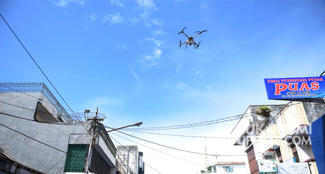 Penyemprotan cairan disinfektan menggunakan drone, Rabu (8/4/2020). | Sumber Foto:Istimewa/Humas Kota Sukabumi