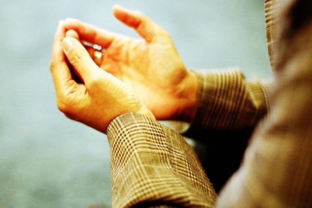 Ilustrasi muslim berdoa. Sumber: OakVillage.