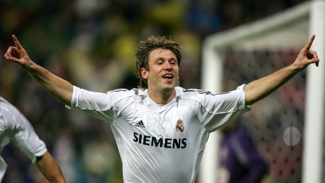 Antonio Cassano melakukan selebrasi ketika menjadi penyerang Real Madrid. Foto: AFP PHOTO/PHILIPPE DESMAZES 