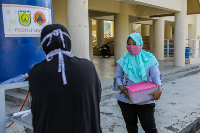 Ilustrasi warga Aceh memakai masker saat keluar rumah. Foto: Abdul Hadi/acehkini