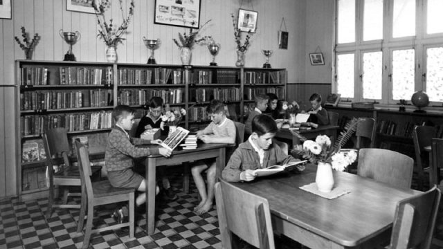 Ilustrasi anak dan remaja yang hidup pada tahun 1950-an | Foto: commons.wikimedia.org