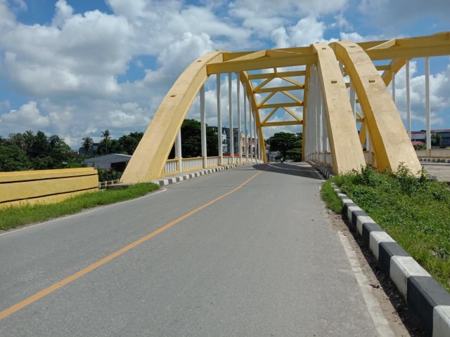 Jalan MT. Haryono Kelurahan Lalolara, Kecamatan Kambu (jembatan kuning Pasar Sentral Wuawua). Foto: Wiwid Abid Abadi/kendarinesia