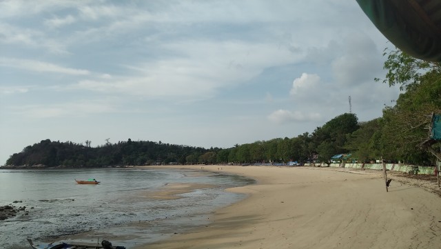 ﻿﻿Objek wisata Pantai Pelawan di Kabupaten Karimun. Foto: Khairul S/kepripedia.com