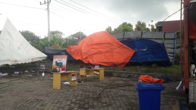 Posko COVID-19 di Aceh, Porak-poranda Disapu Puting Beliung (286698)