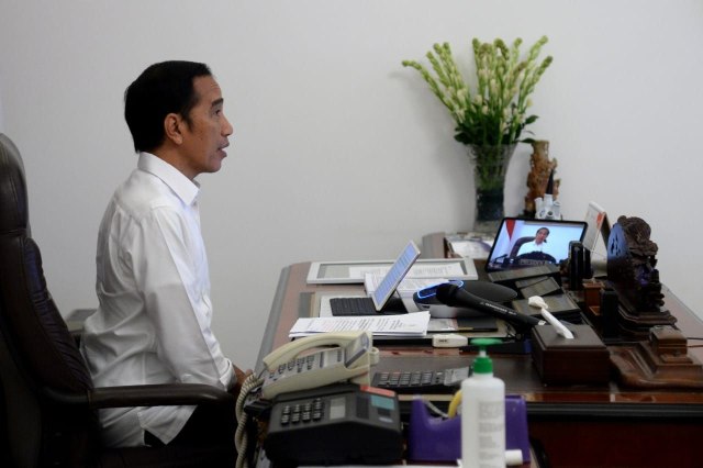 Presiden Joko Widodo memimpin rapat terbatas. Foto: BPMI Setpres/Lukas