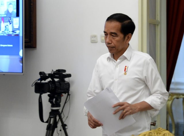 Presiden Joko Widodo memimpin rapat terbatas. Foto: BPMI Setpres/Lukas