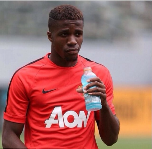 Wilfred Zaha Beri Bantuan hingga Sosialisasi Kesehatan ke Warga Pantai Gading (31303)