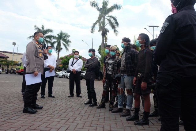 Vandalisme "Bubarkan Negara", 10 Terduga Anarko di Tangkap di Malang (145512)