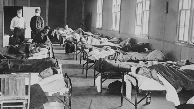 Pasien Flu Spanyol di barak rumah sakit kampus Colorado Agricultural College, Fort Collins, Colorado, 1918. Foto: American Unofficial Collection of World War I Photographs/PhotoQuest/Getty Images