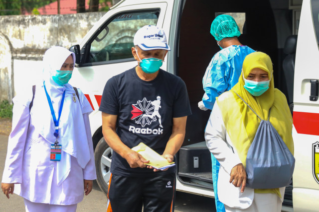 Ilustrasi menyiapkan kepulangan salah seorang pasien yang telah sembuh dari COVID-19 di Aceh. Foto: Suparta/acehkini 